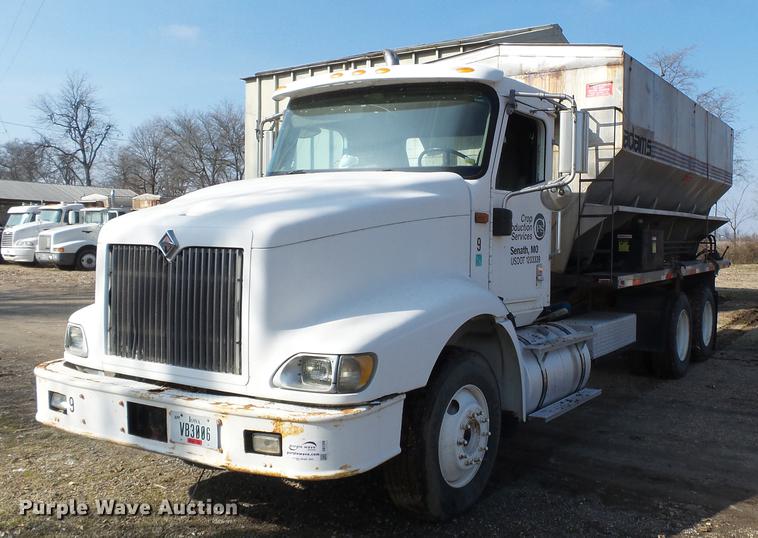 image for item DB7208 2005 International 9200i fertilizer tender truck