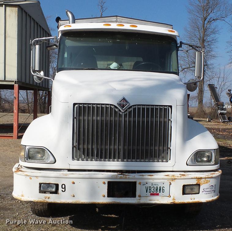 image for item DB7208 2005 International 9200i fertilizer tender truck