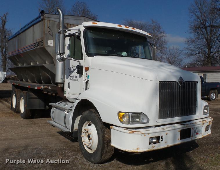 image for item DB7208 2005 International 9200i fertilizer tender truck