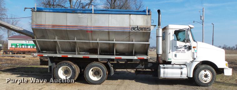 image for item DB7208 2005 International 9200i fertilizer tender truck