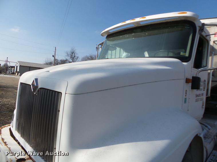 image for item DB7208 2005 International 9200i fertilizer tender truck