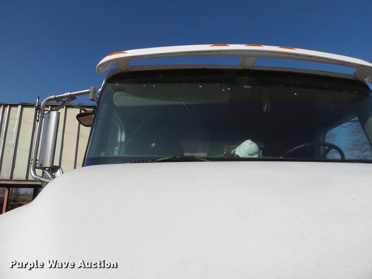 image for item DB7208 2005 International 9200i fertilizer tender truck