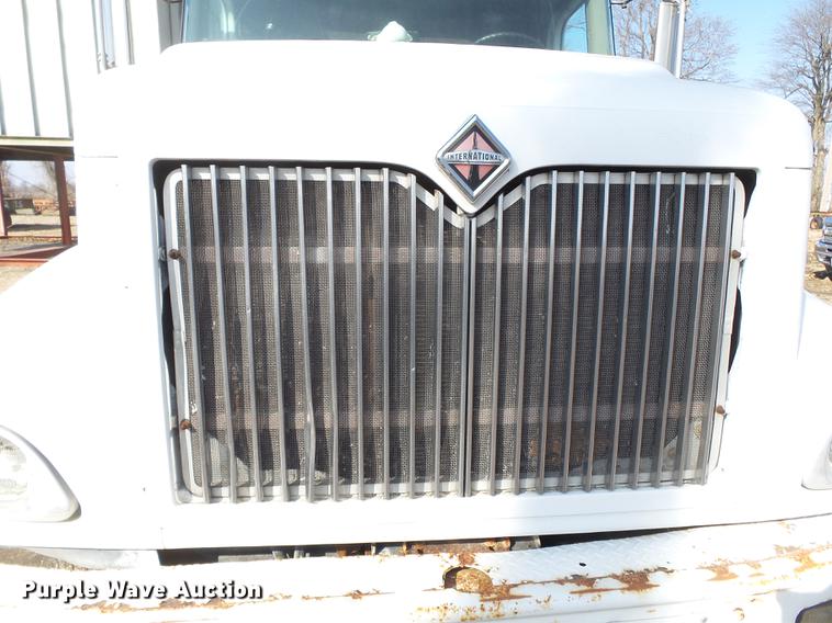 image for item DB7208 2005 International 9200i fertilizer tender truck