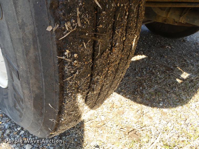 image for item DB7208 2005 International 9200i fertilizer tender truck