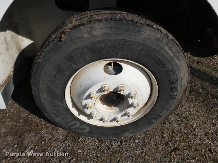 image for item DB7208 2005 International 9200i fertilizer tender truck