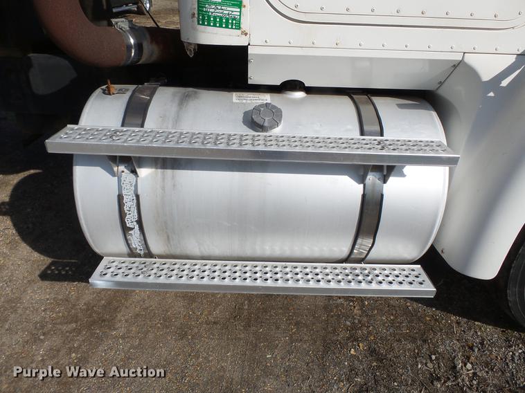 image for item DB7208 2005 International 9200i fertilizer tender truck