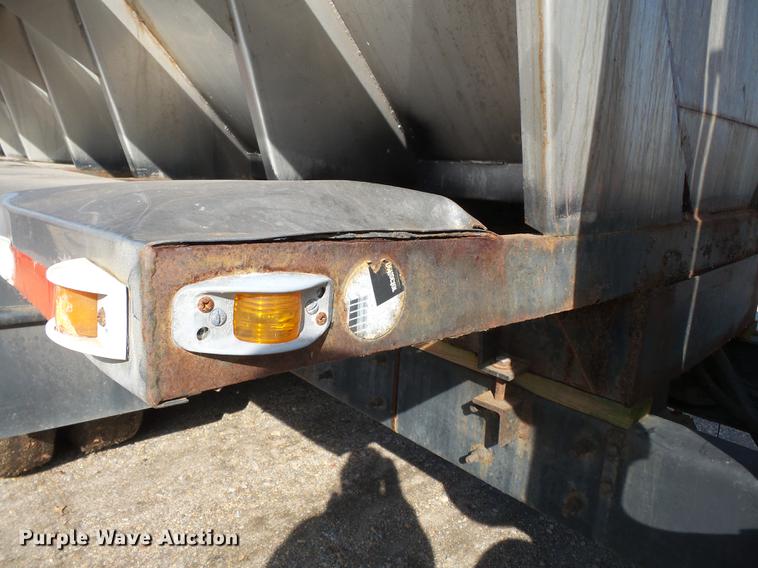 image for item DB7208 2005 International 9200i fertilizer tender truck