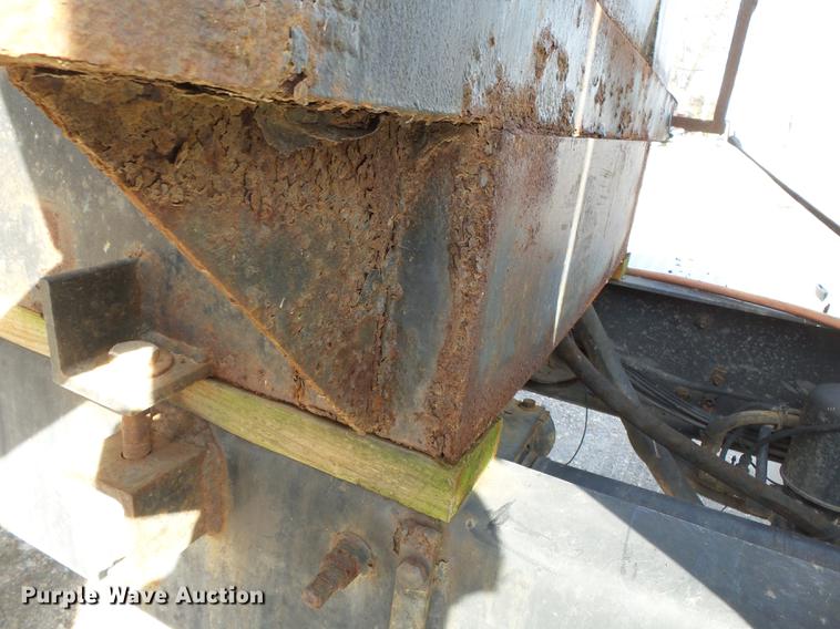 image for item DB7208 2005 International 9200i fertilizer tender truck
