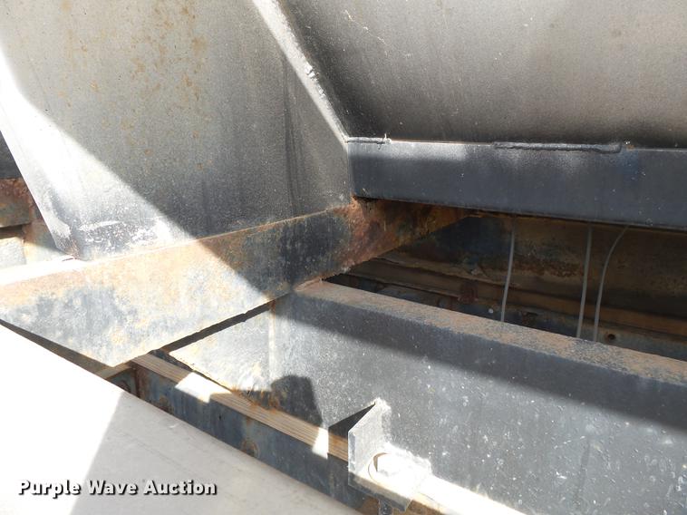 image for item DB7208 2005 International 9200i fertilizer tender truck