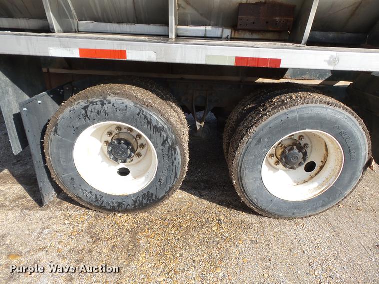 image for item DB7208 2005 International 9200i fertilizer tender truck