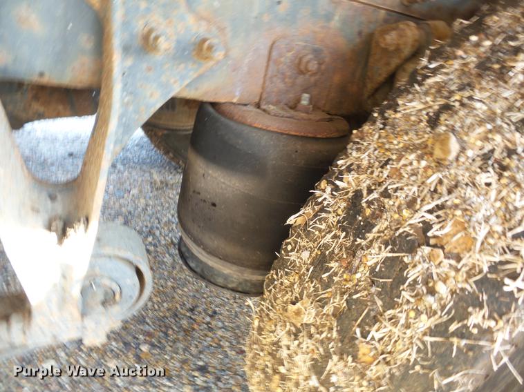 image for item DB7208 2005 International 9200i fertilizer tender truck