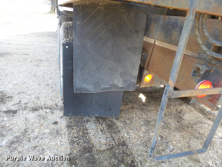 image for item DB7208 2005 International 9200i fertilizer tender truck