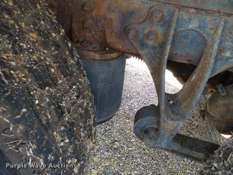 image for item DB7208 2005 International 9200i fertilizer tender truck