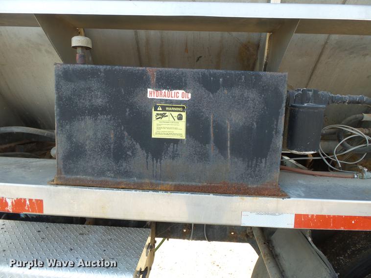 image for item DB7208 2005 International 9200i fertilizer tender truck