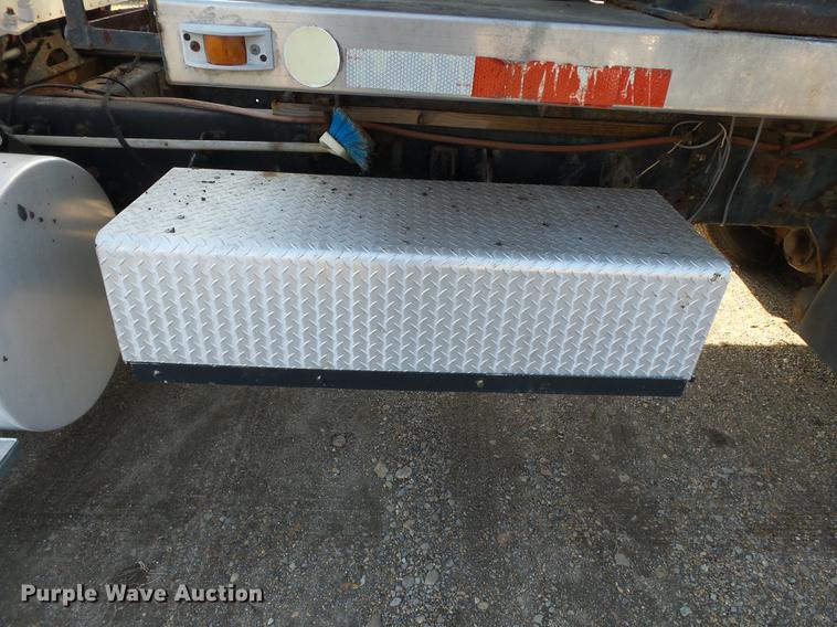 image for item DB7208 2005 International 9200i fertilizer tender truck