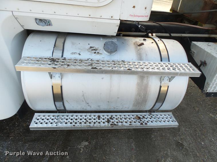 image for item DB7208 2005 International 9200i fertilizer tender truck