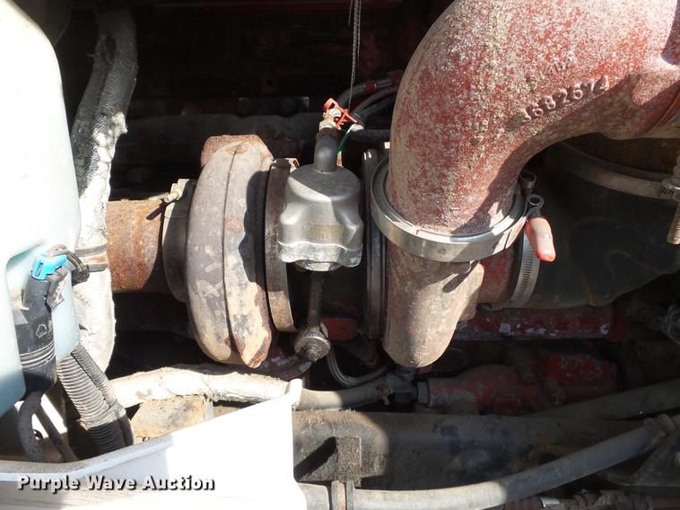 image for item DB7208 2005 International 9200i fertilizer tender truck