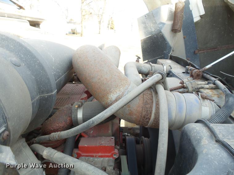 image for item DB7208 2005 International 9200i fertilizer tender truck