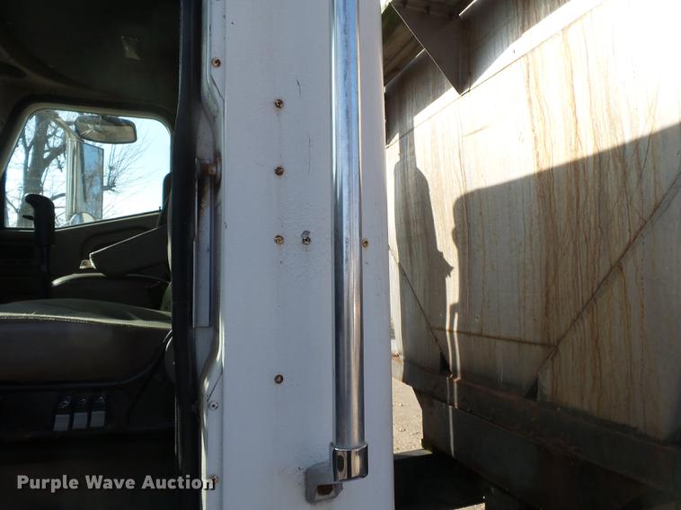 image for item DB7208 2005 International 9200i fertilizer tender truck