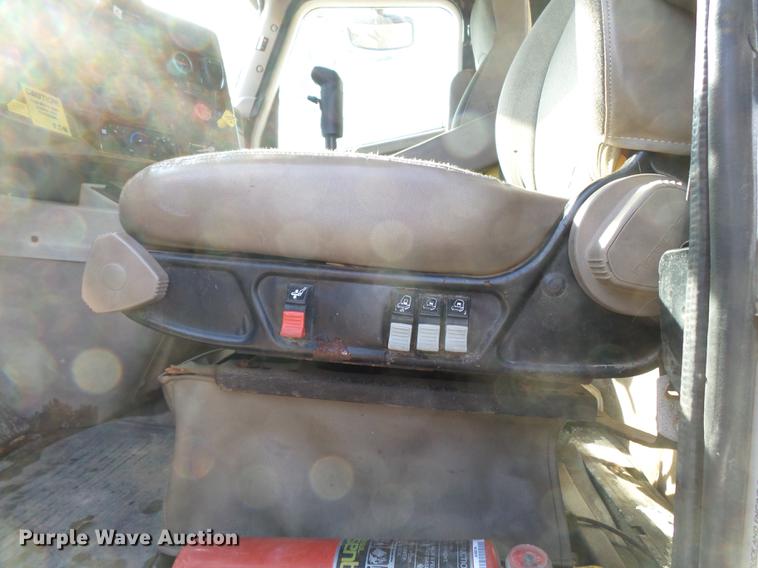 image for item DB7208 2005 International 9200i fertilizer tender truck