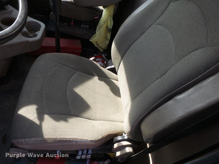 image for item DB7208 2005 International 9200i fertilizer tender truck