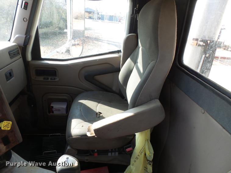 image for item DB7208 2005 International 9200i fertilizer tender truck