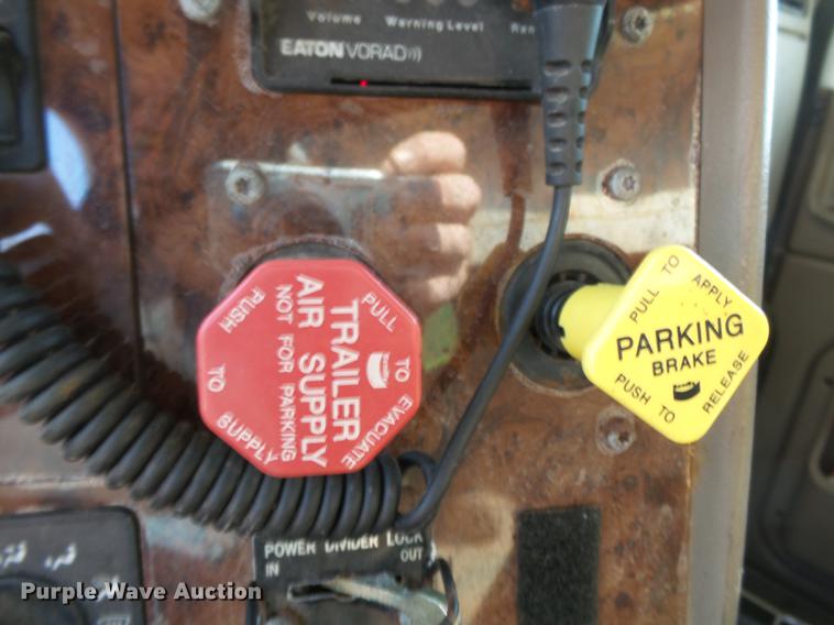 image for item DB7208 2005 International 9200i fertilizer tender truck