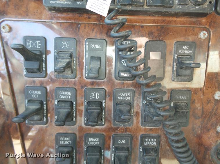 image for item DB7208 2005 International 9200i fertilizer tender truck