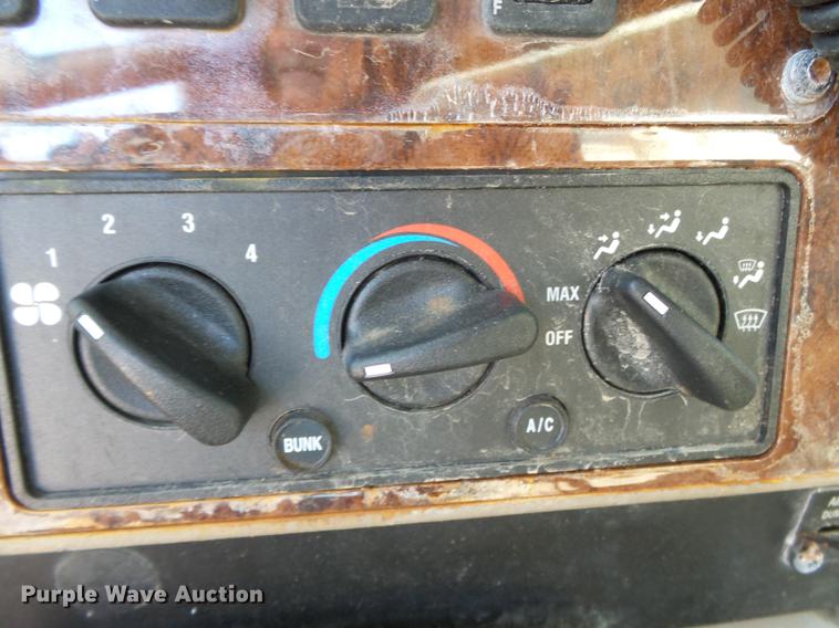 image for item DB7208 2005 International 9200i fertilizer tender truck