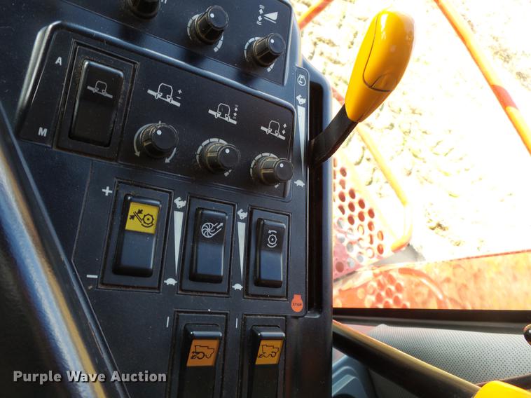 image for item DB7223 1999 Case IH 2388 RWA combine