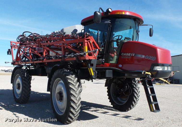 image for item DB7232 2014 Case IH Patriot 4430 self-propelled sprayer