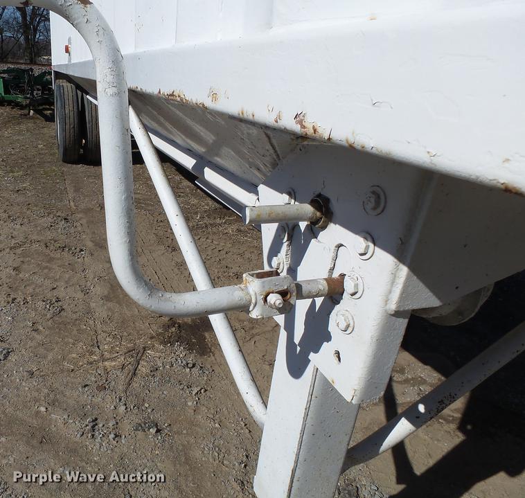 image for item DB7235 1989 Hawkeye double hopper bottom grain trailer