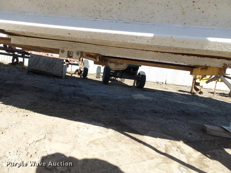image for item DB7235 1989 Hawkeye double hopper bottom grain trailer
