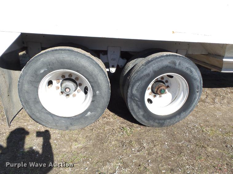 image for item DB7235 1989 Hawkeye double hopper bottom grain trailer