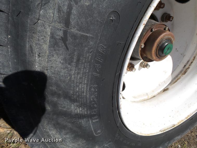 image for item DB7235 1989 Hawkeye double hopper bottom grain trailer