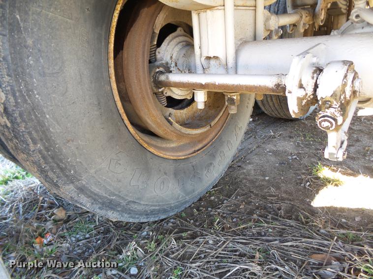 image for item DB7235 1989 Hawkeye double hopper bottom grain trailer