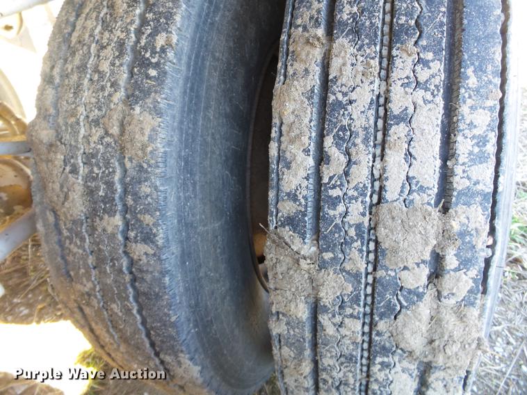 image for item DB7235 1989 Hawkeye double hopper bottom grain trailer