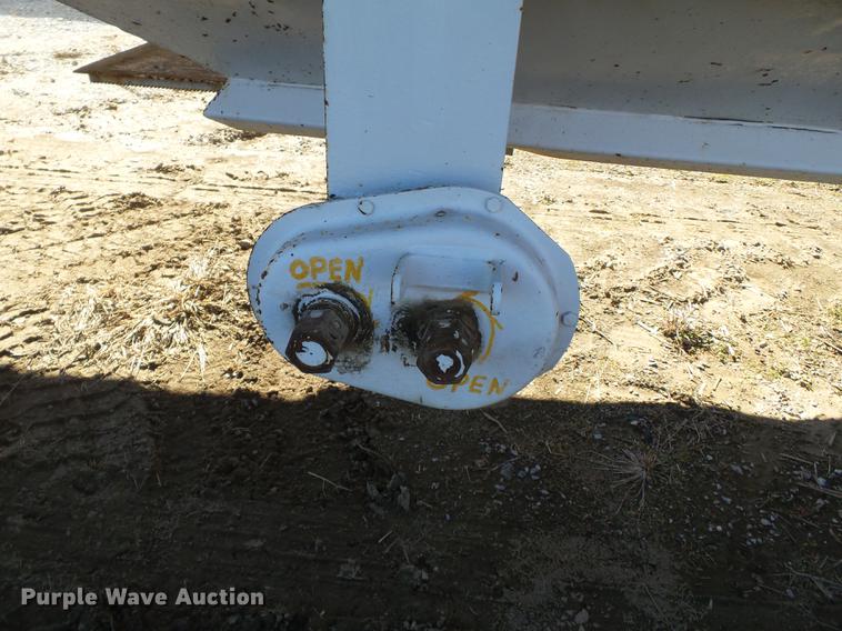 image for item DB7235 1989 Hawkeye double hopper bottom grain trailer