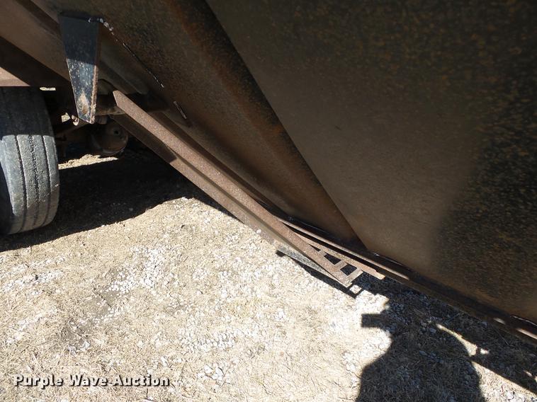 image for item DB7236 1998 Wheeler GH2225KA40 double hopper bottom grain trailer