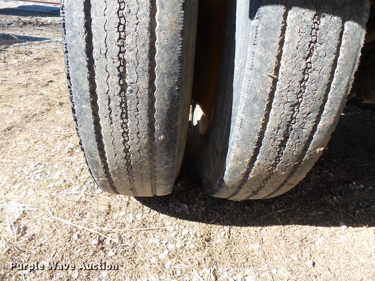 image for item DB7236 1998 Wheeler GH2225KA40 double hopper bottom grain trailer