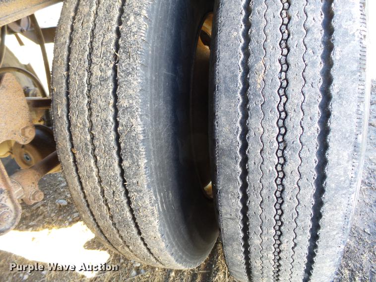 image for item DB7236 1998 Wheeler GH2225KA40 double hopper bottom grain trailer