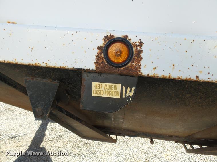 image for item DB7236 1998 Wheeler GH2225KA40 double hopper bottom grain trailer