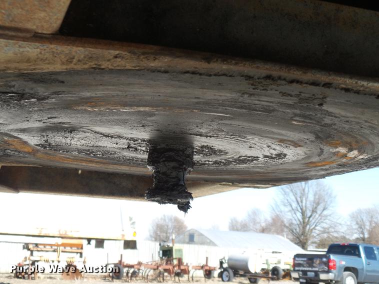 image for item DB7237 2004 Wheeler GH2225KA38 double hopper bottom grain trailer