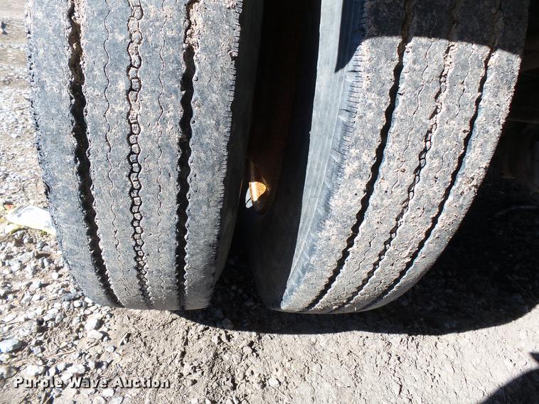 image for item DB7237 2004 Wheeler GH2225KA38 double hopper bottom grain trailer