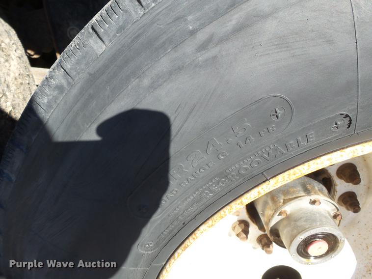 image for item DB7237 2004 Wheeler GH2225KA38 double hopper bottom grain trailer