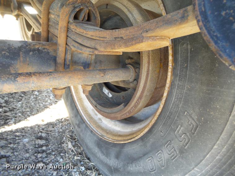 image for item DB7237 2004 Wheeler GH2225KA38 double hopper bottom grain trailer