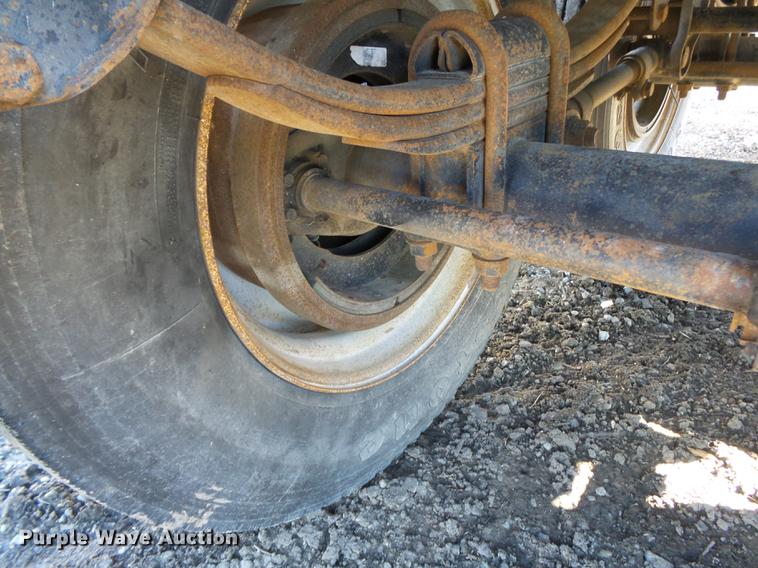 image for item DB7237 2004 Wheeler GH2225KA38 double hopper bottom grain trailer