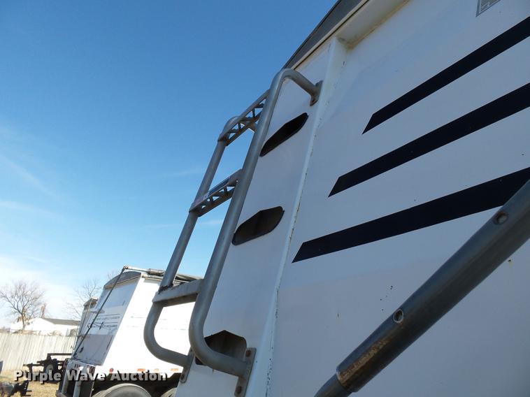image for item DB7237 2004 Wheeler GH2225KA38 double hopper bottom grain trailer
