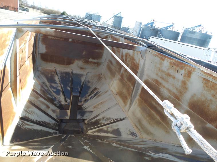 image for item DB7237 2004 Wheeler GH2225KA38 double hopper bottom grain trailer