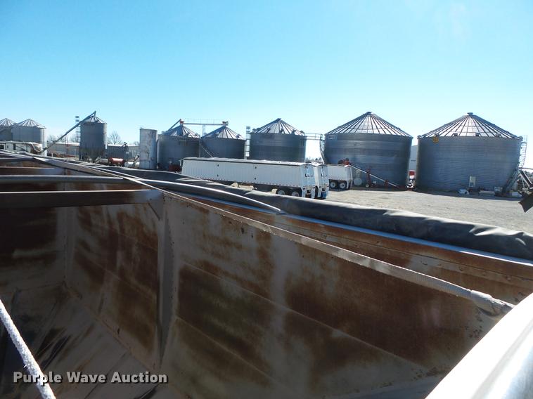 image for item DB7237 2004 Wheeler GH2225KA38 double hopper bottom grain trailer